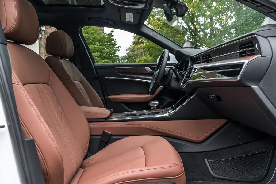 Интерьер Audi A6 3.0 TFSI Quattro S-Line (C8) 2018 года  (NA) (фото 22 из 40)